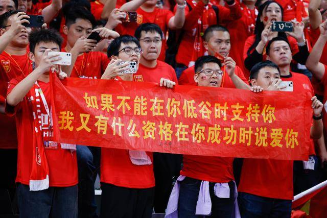 阿斯：德容不再是巴萨不可或缺的中场核心，他仍是重要球员